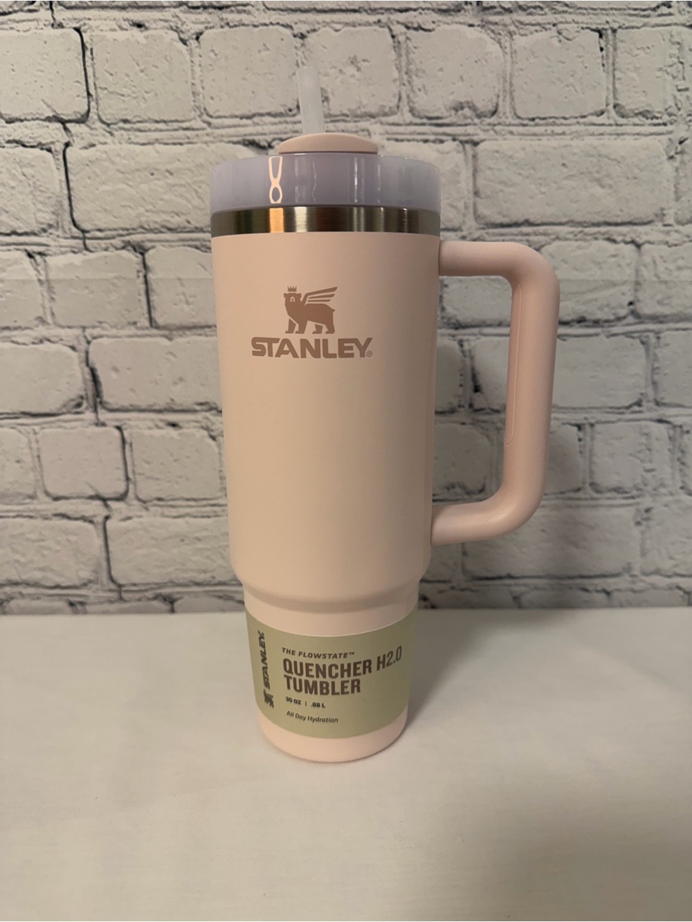 Stanley Rose Quartz Insulated Quencher
H2.0 Tumbler with Handle